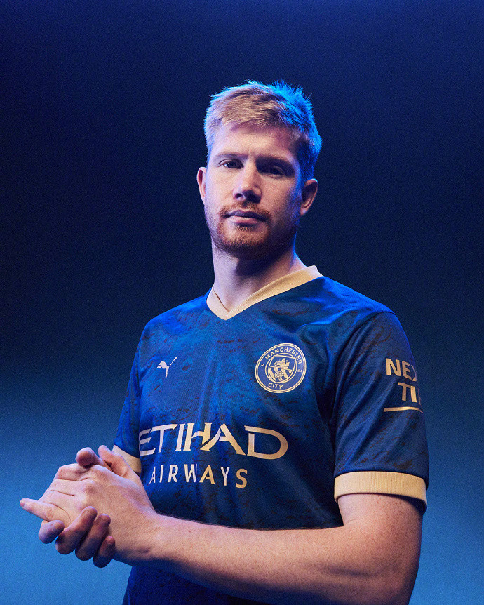 英超12月最佳球员候选：哈兰德、埃基蒂克、罗杰斯在列