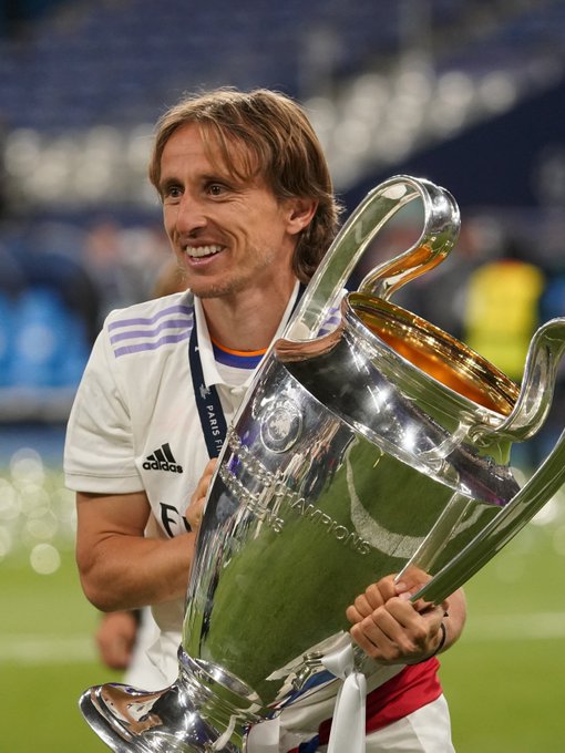 太阳112-107险胜尼克斯 布克31+8