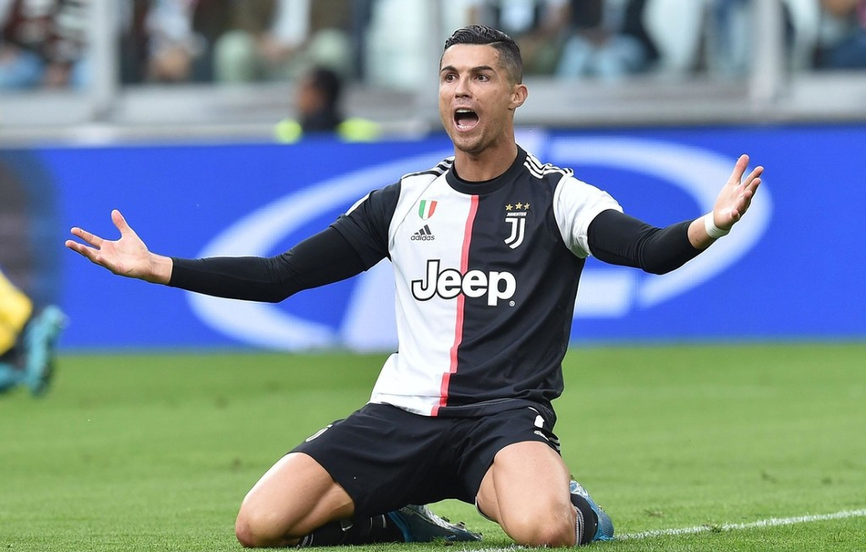 姜伟泽持球突破 中距离跳投稳稳命中