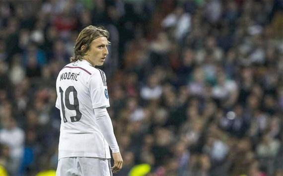 爱德华兹33分兰德尔23+10 森林狼终结热火四连胜