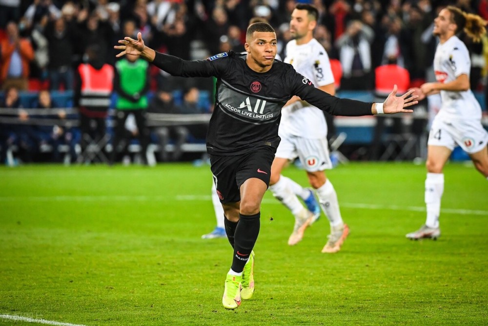 六分领跑却遭嘘声？阿森纳的冠军焦虑正在杀死美丽足球？