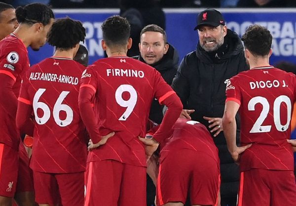 惨败东部鱼腩 当家球星受伤倒下